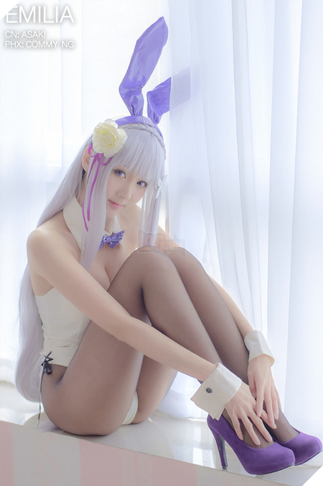 Xịt máu mũi với bộ ảnh cosplay về cô nàng Emilia trong Re:Zero