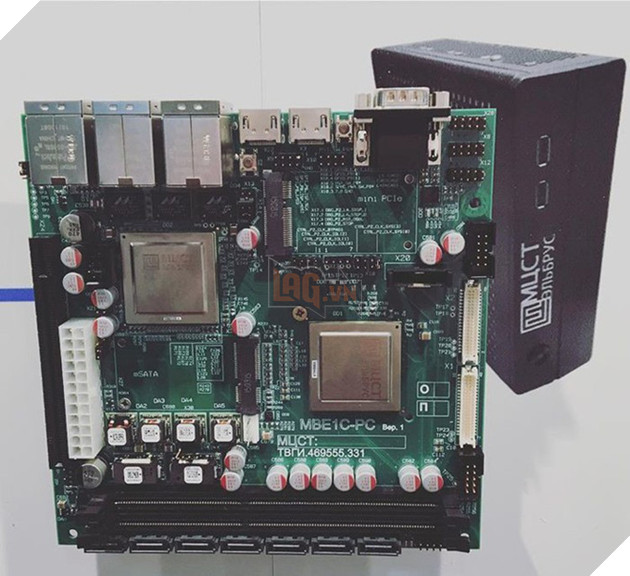 Chi tiết về máy vi tính do Nga sản xuất từ A đến Z: giá 52 triệu/chiếc, đã có 50 chiếc được chính phủ sử dụng