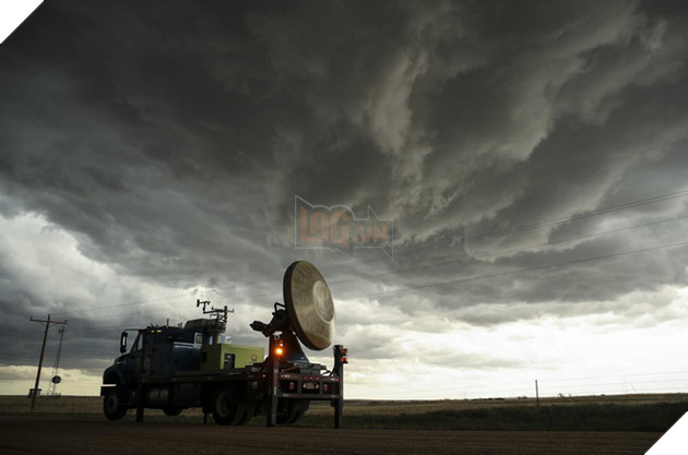 
Chiếc xe DOW đang quét một cơn giông bão siêu mạnh (Supercell) vào ngày 8 tháng 5, Hạt Elbert, Colorado.
