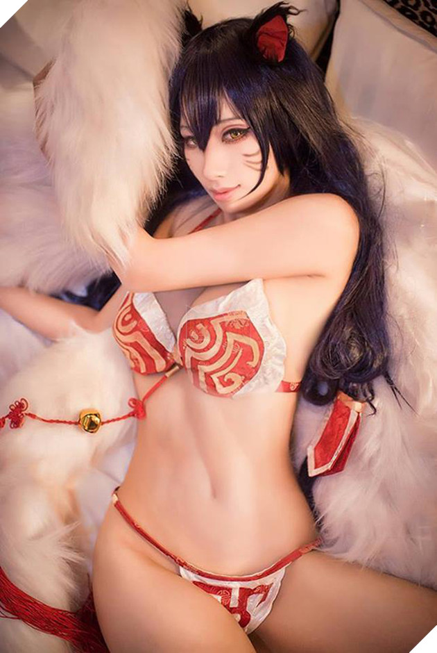 Cosplay Ahri cực gợi cảm và nóng bỏng dành cho fan Liên Minh Huyền Thoại