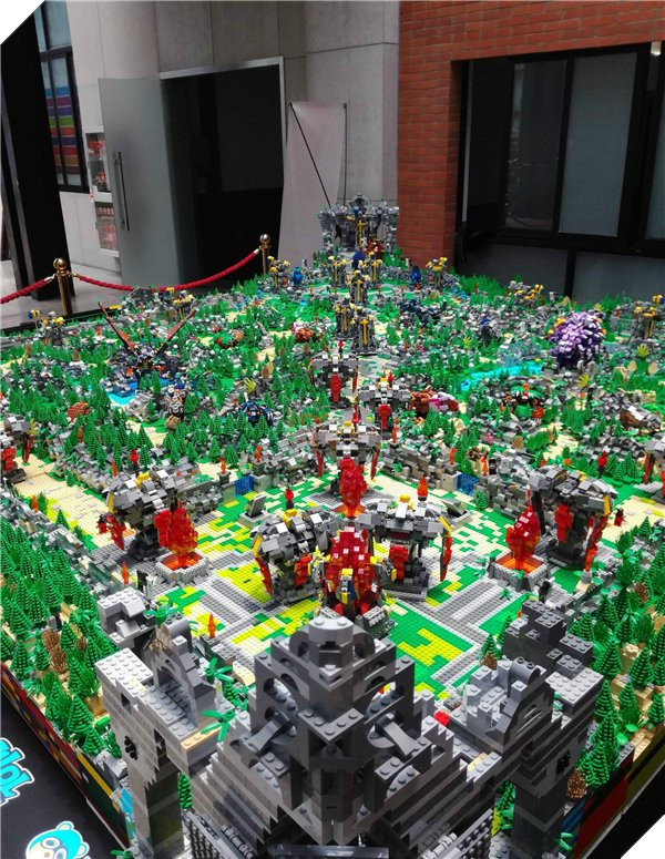Cả một thế giới LMHT rộng lớn được mô phỏng bằng những “cục gạch” LEGO 2