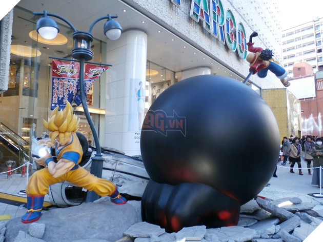 Tròn xoe mắt với Goku đại chiến Luffy ngoài đời thực tại Tokyo 2