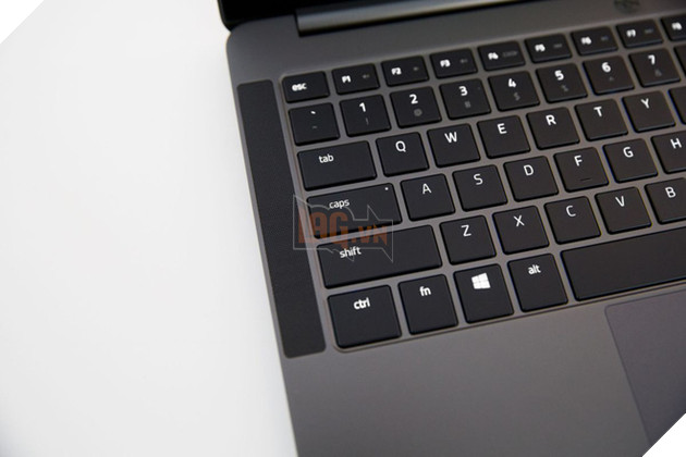 Razer cập nhật dòng laptop chơi game Blade Stealth, gã trai năm ấy nay đã thành đàn ông 5