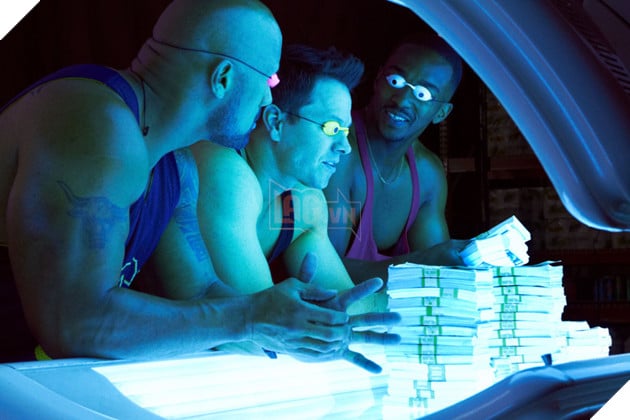 Ong hoang chay no Michael Bay: Cang gay tranh cai, cang an khach hinh anh 8