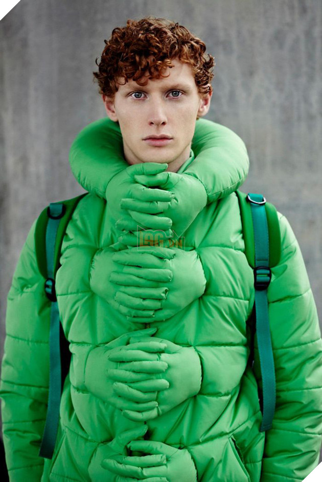 
Một sản phẩm hướng đến hội F.A, không chỉ 1 mà có tới 4 vòng tay âu yếm
