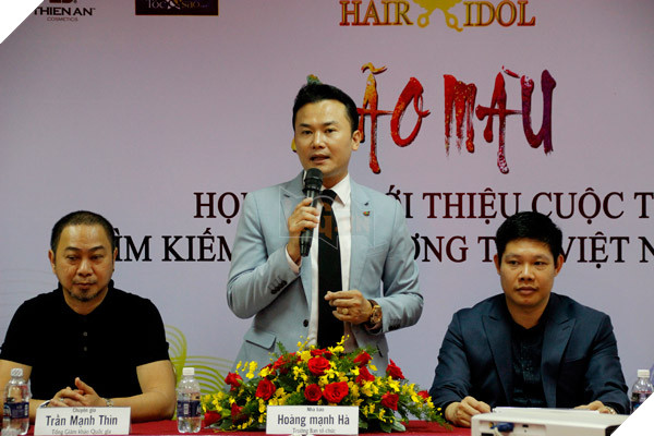 Ông Hoàng Mạnh Hà- Tổng Biên Báo điện tử tocvasao.net, Trưởng Ban Tổ chức cuộc thi “Tìm kiếm thần tượng tóc Việt Nam- Hair Idol 2017” phát biểu tại cuộc họp báo 