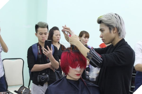 Một thí sinh đang dần hoàn thành phần thi của mình