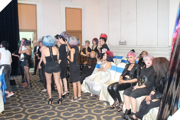 Các thí sinh hồi hộp chờ đợi điểm số của mình