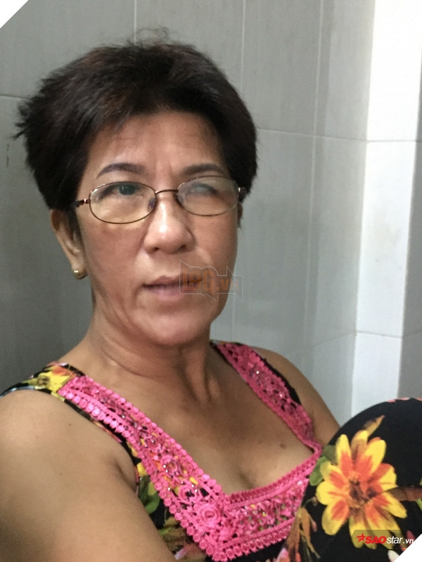 Quên thẻ dự thi, nam sinh được cô bán xôi đèo xe máy vượt hơn 10 cây số để kịp giờ thi 3