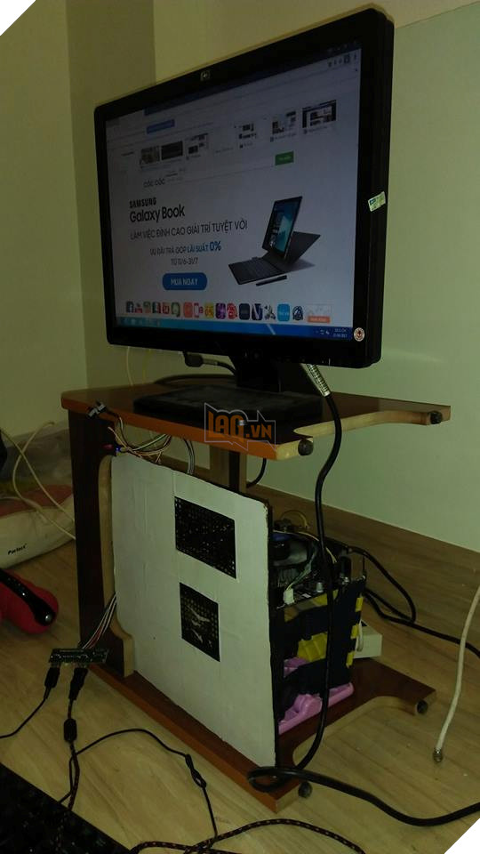 Đây chắc chắn là case máy tính chơi game đáng thương "nhất hệ mặt trời"