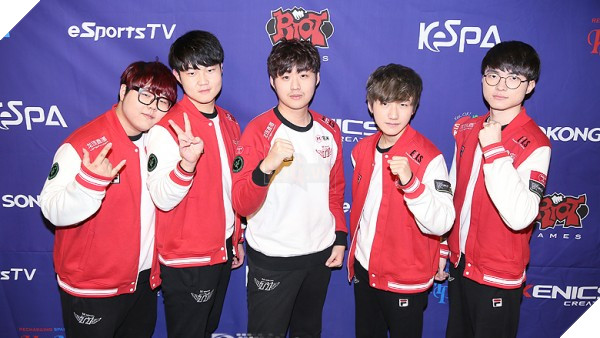 LMHT: Hóa ra đây sẽ là cảm giác khi bạn trở thành tuyển thủ của SKT T1, ngủ chung phòng với Faker