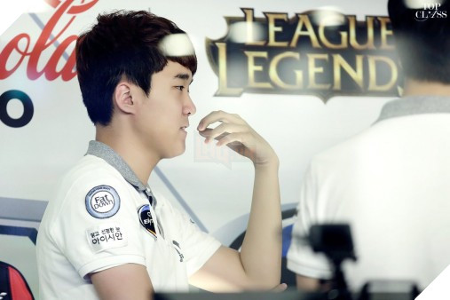 LMHT: Hóa ra đây sẽ là cảm giác khi bạn trở thành tuyển thủ của SKT T1, ngủ chung phòng với Faker