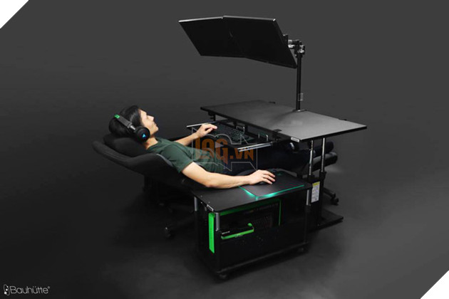 
Vừa chơi game vừa nằm quả thực rất sướng.
