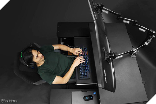 Xuất hiện bộ bàn ghế chơi game thoải mái nhất hệ mặt trời