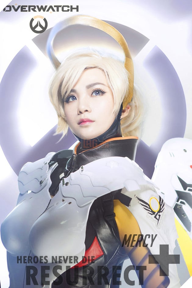 Tuyệt vời cosplay nữ tướng Mercy cực gợi cảm trong Overwatch