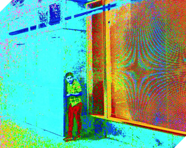 Có một chiếc iPhone đời đầu bị lỗi, ảnh chụp của nó sẽ khiến bạn phải hoa mắt - Ảnh 2.