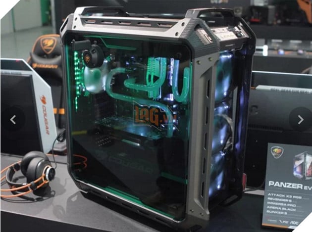 Cougar Panzer Evo - phiên bản cải tiến với kính cường lực của Courgar Panzer Max