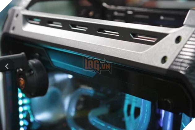 Cougar Panzer Evo - phiên bản cải tiến với kính cường lực của Courgar Panzer Max 3