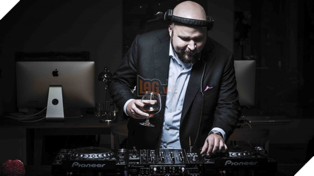 Cha đẻ Minecraft cô đơn đến cùng cực dù sống trong nhung lụa sau khi bán đứa con của mình với giá 2,5 tỷ USD