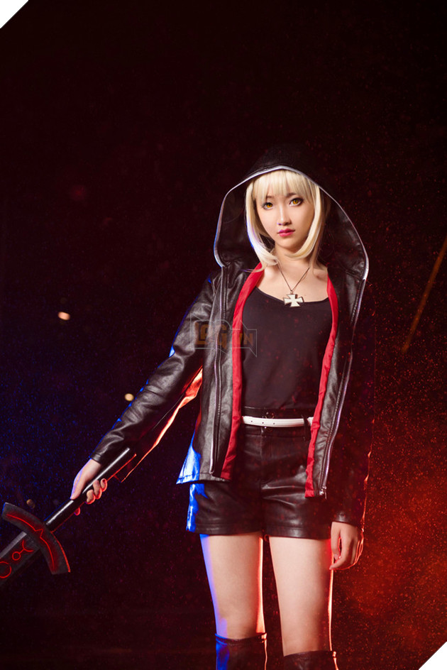 Cùng ngắm cosplay Black Saber cực chất trong Fate/Grand Order