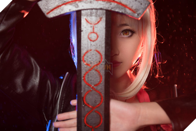 Cùng ngắm cosplay Black Saber cực chất trong Fate/Grand Order