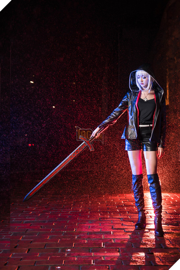 Cùng ngắm cosplay Black Saber cực chất trong Fate/Grand Order