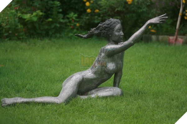 
Hoặc những khối kim loại đục lỗ

 
