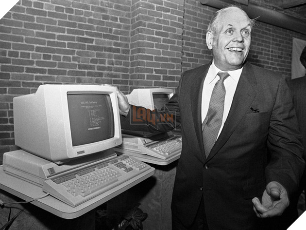 
Ông Ken Olsen, người sáng lập Digital Equipment Corp.
