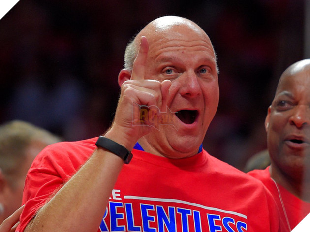 
Steve Ballmer, cựu Giám đốc điều hành Microsoft,
