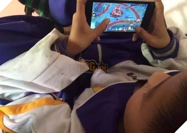 
Ngay cả học sinh tiểu học cũng rất nhiều người thích chơi Vương Giả Vinh Diệu
