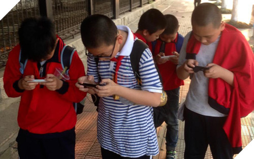 
Giới trẻ Trung Quốc rất thích chơi game trên di động, đặc biệt là Vương Giả Vinh Diệu
