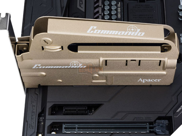 Chiếc SSD này có thể khiến bạn bị hỏi thăm bởi hải quan sân bay. 4