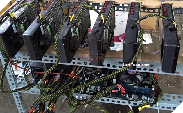 Khan hàng VGA, một thanh niên Việt Nam mua hẳn 2 laptop giá hơn 200 triệu đồng về để cày bitcoin