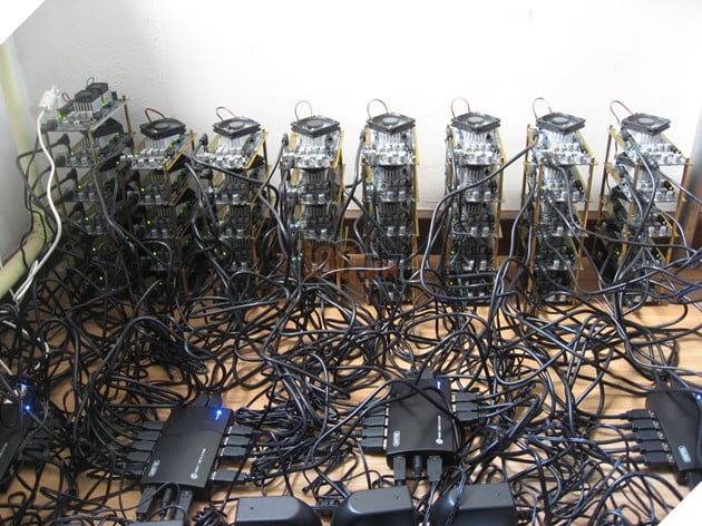 Khan hàng VGA, một thanh niên Việt Nam mua hẳn 2 laptop giá hơn 200 triệu đồng về để cày bitcoin