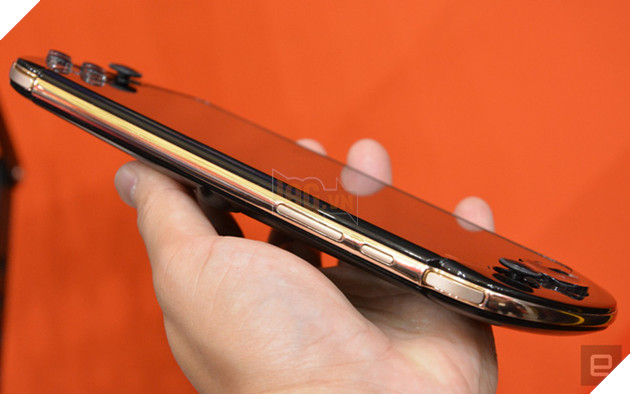 Smartphone Trung Quốc chuyên chơi game: nhìn y chang PS Vita, RAM tối đa 8GB, màn 6 inch, chip MediaTek, pin 6.000 mAh, giá từ 280 USD