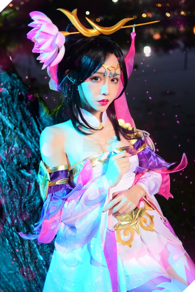 Cosplay Điêu Thuyền hờ hững chờ bạn đến giải cứu trong Vương Giả Vinh Diệu