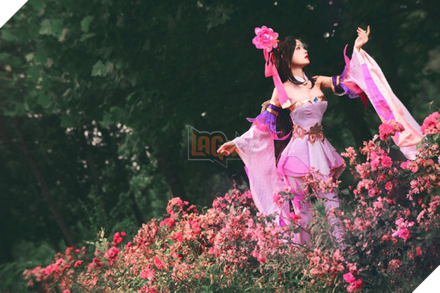 Cosplay Điêu Thuyền hờ hững chờ bạn đến giải cứu trong Vương Giả Vinh Diệu