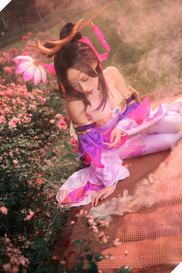 Cosplay Điêu Thuyền hờ hững chờ bạn đến giải cứu trong Vương Giả Vinh Diệu