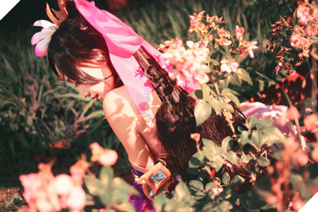 Cosplay Điêu Thuyền hờ hững chờ bạn đến giải cứu trong Vương Giả Vinh Diệu