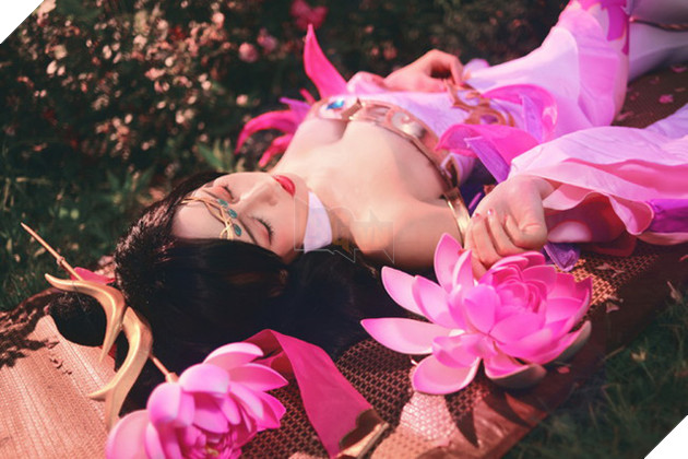 Cosplay Điêu Thuyền hờ hững chờ bạn đến giải cứu trong Vương Giả Vinh Diệu