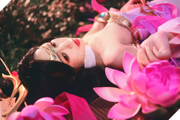 Cosplay Điêu Thuyền hờ hững chờ bạn đến giải cứu trong Vương Giả Vinh Diệu