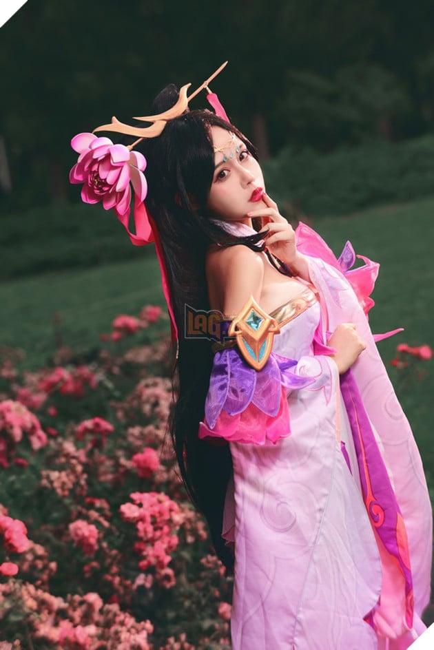Cosplay Điêu Thuyền hờ hững chờ bạn đến giải cứu trong Vương Giả Vinh Diệu