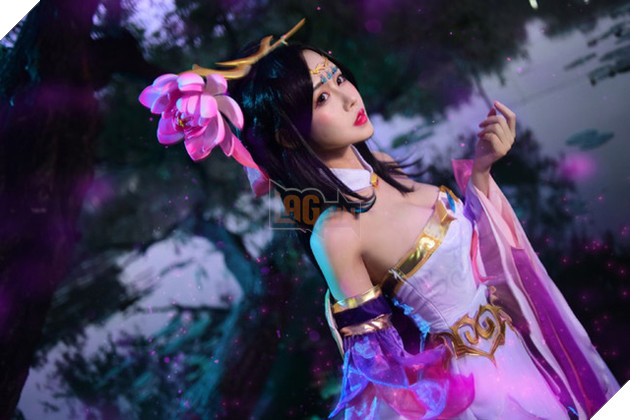 Cosplay Điêu Thuyền hờ hững chờ bạn đến giải cứu trong Vương Giả Vinh Diệu