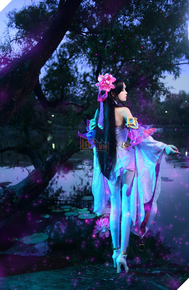 Cosplay Điêu Thuyền hờ hững chờ bạn đến giải cứu trong Vương Giả Vinh Diệu