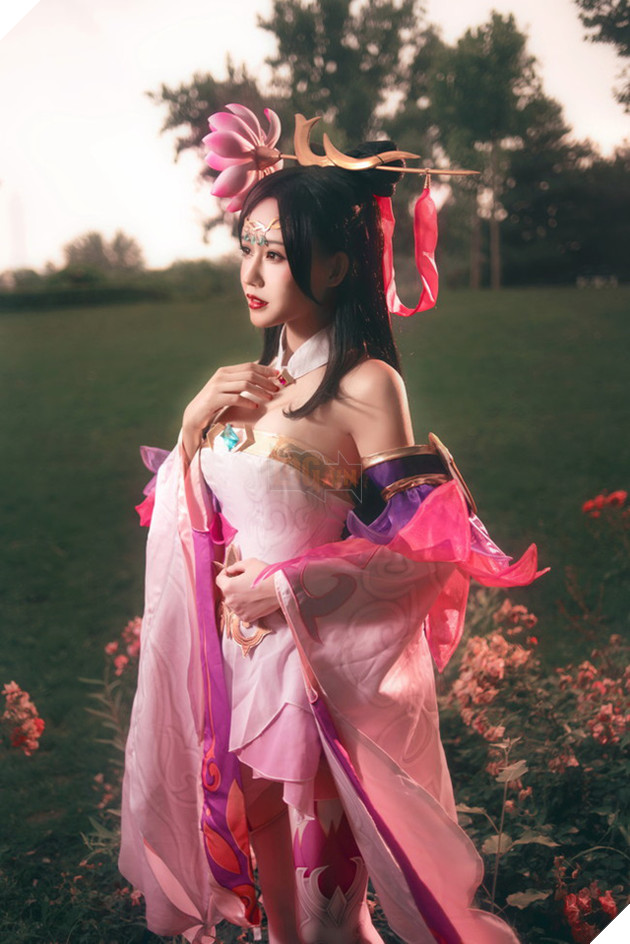 Cosplay Điêu Thuyền hờ hững chờ bạn đến giải cứu trong Vương Giả Vinh Diệu