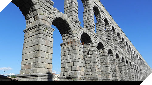 
Bức tường này đã tồn tại hàng ngàn năm trước khi bê tông hiện đại ra đời.
