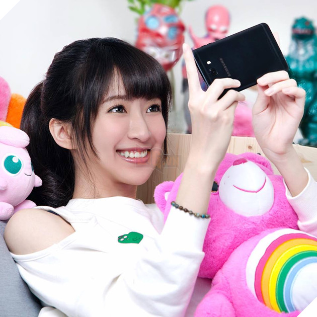 Chiêm ngưỡng nhan sắc "thiên thần" của nữ MC LMHT cầu hôn KkOma và khiến Faker ngẩn ngơ