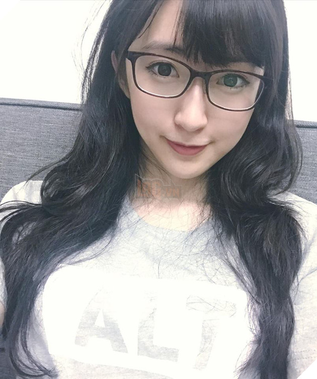 Chiêm ngưỡng nhan sắc "thiên thần" của nữ MC LMHT cầu hôn KkOma và khiến Faker ngẩn ngơ