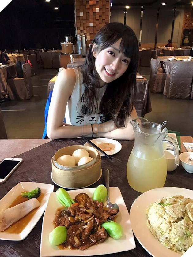 Chiêm ngưỡng nhan sắc "thiên thần" của nữ MC LMHT cầu hôn KkOma và khiến Faker ngẩn ngơ