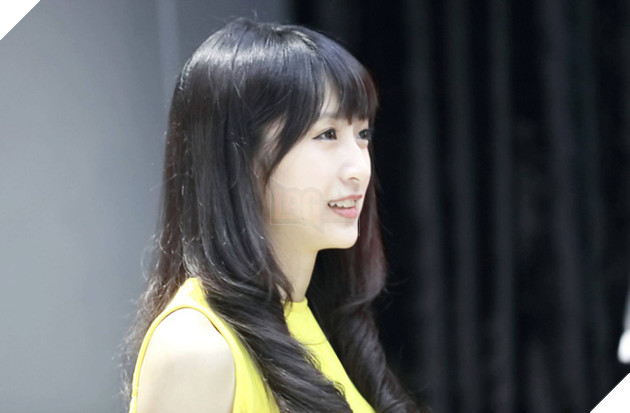 Chiêm ngưỡng nhan sắc "thiên thần" của nữ MC LMHT cầu hôn KkOma và khiến Faker ngẩn ngơ